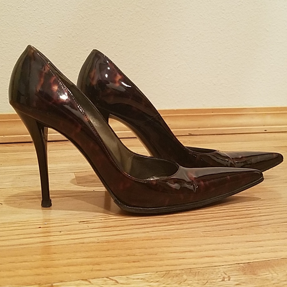 Pointy pumps